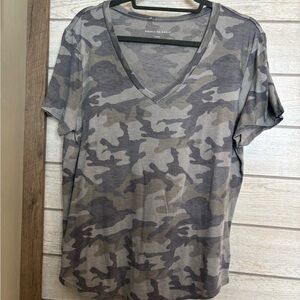 American Eagle Outfitters Women's Gray Olive Camo V-Neck Tee